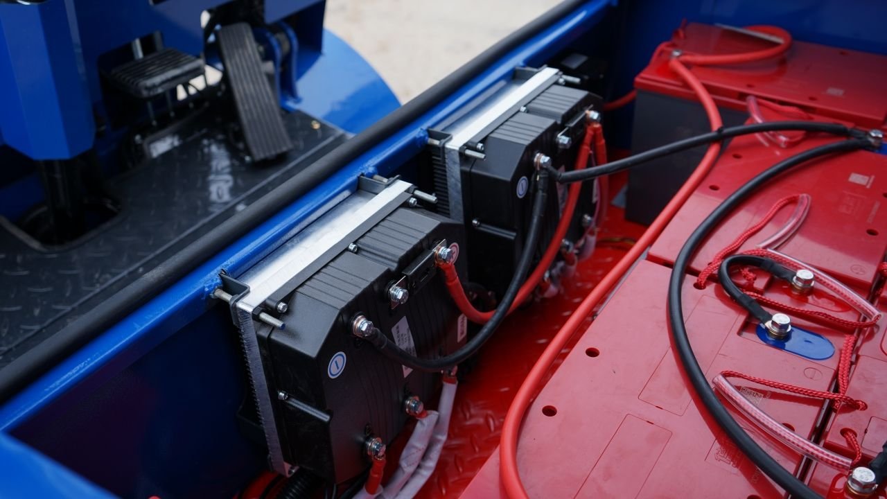 2025 TYPHON VIGOR 3.0 Blue 3 Ton Electric Forklift - Image 11